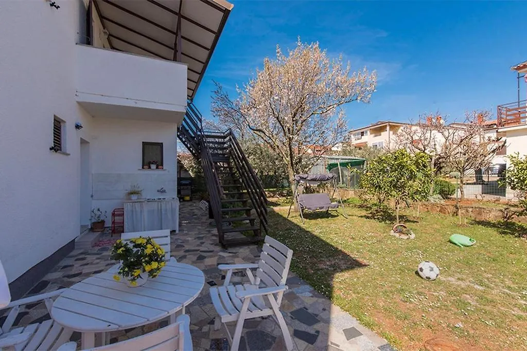 Apartments With A Parking Space Novigrad - 2536