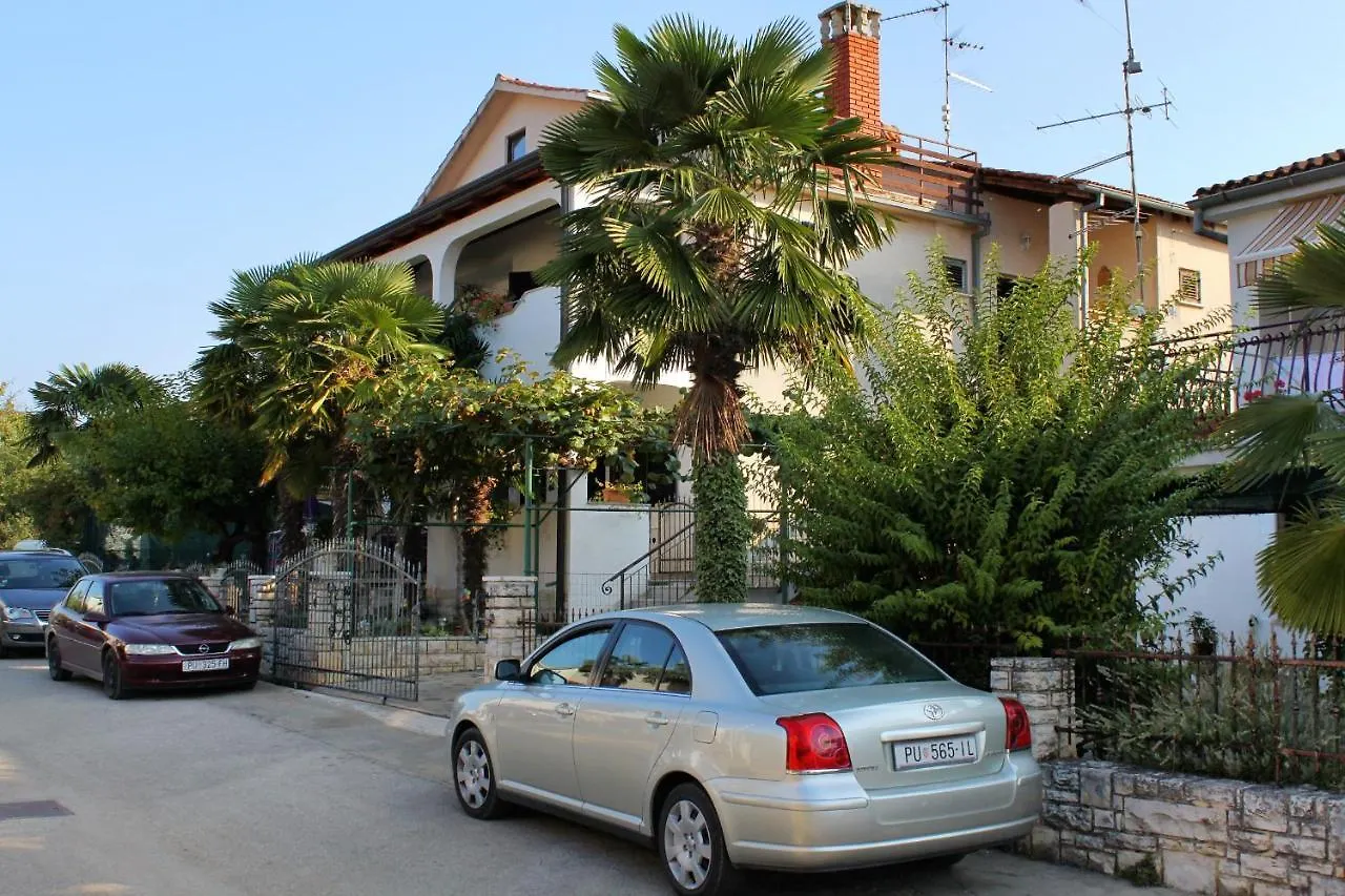 Apartments With A Parking Space Novigrad - 2536