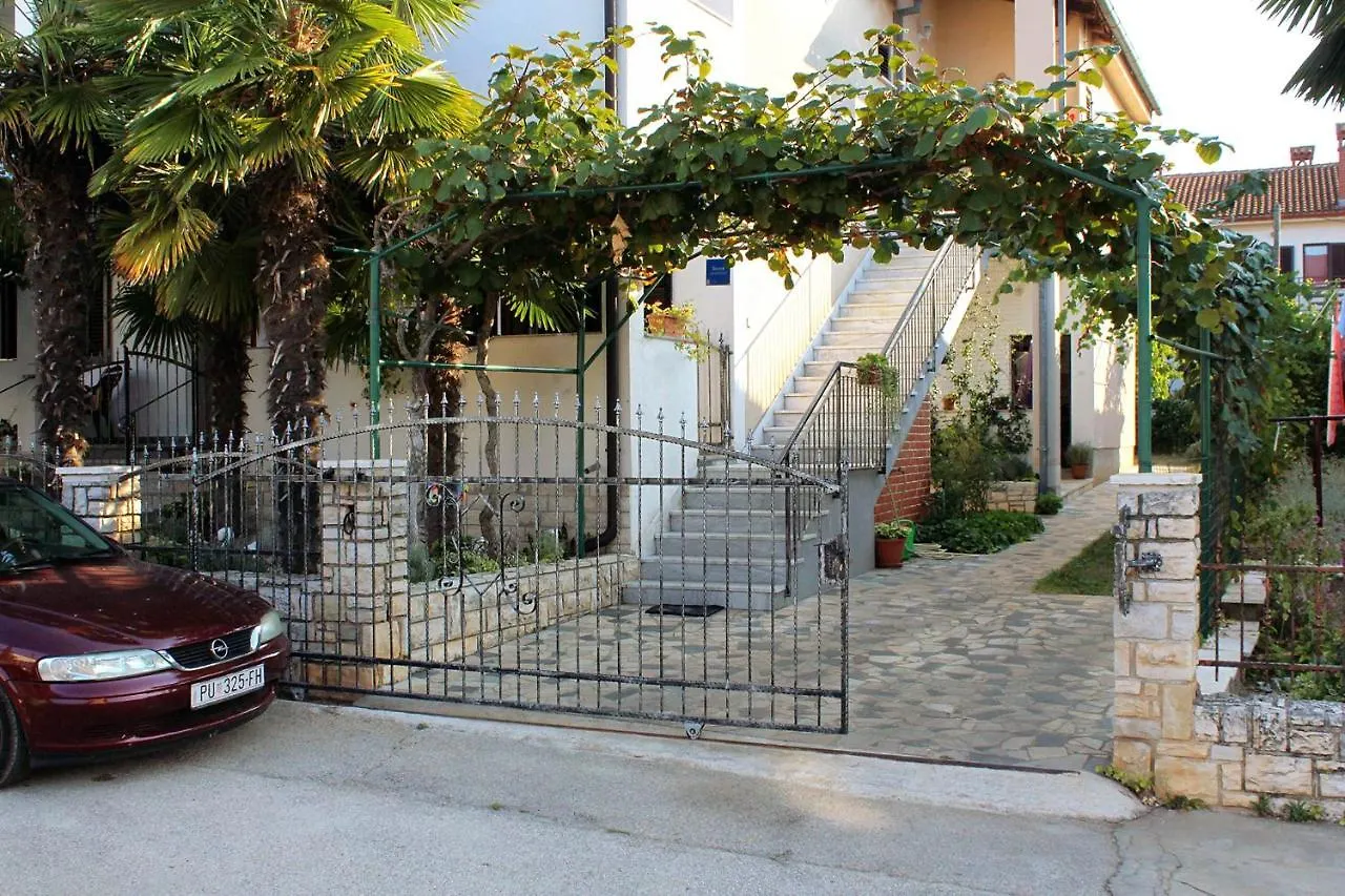 Apartments With A Parking Space Novigrad - 2536 Croatia