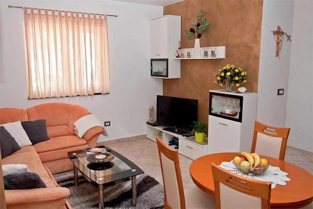 Apartments With A Parking Space Novigrad - 2536