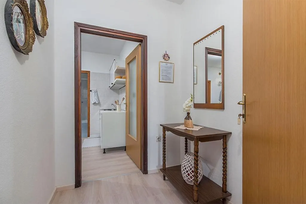 Apartments With A Parking Space Novigrad - 2536