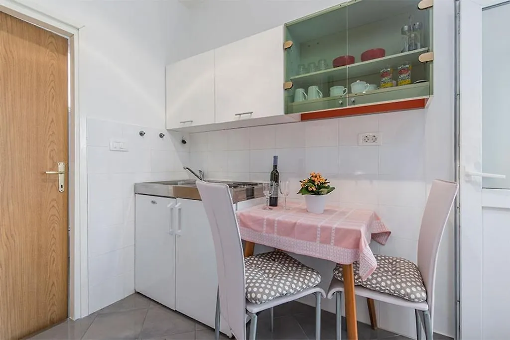 Apartments With A Parking Space Novigrad - 2536