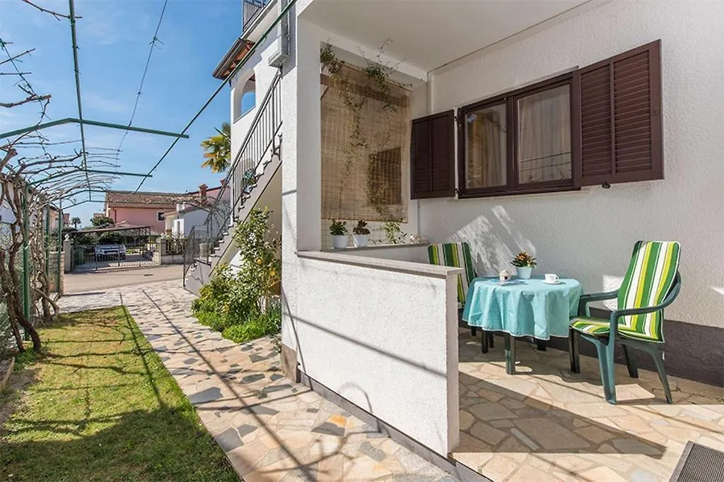 Apartments With A Parking Space Novigrad - 2536