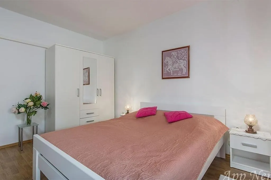 Apartments With A Parking Space Novigrad - 2536