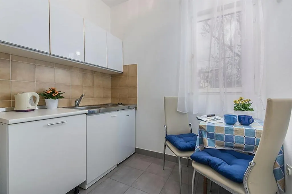 Apartments With A Parking Space Novigrad - 2536