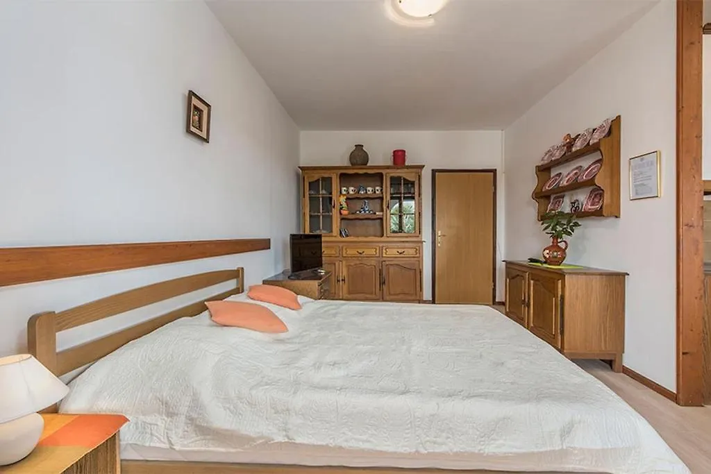 Apartments With A Parking Space Novigrad - 2536