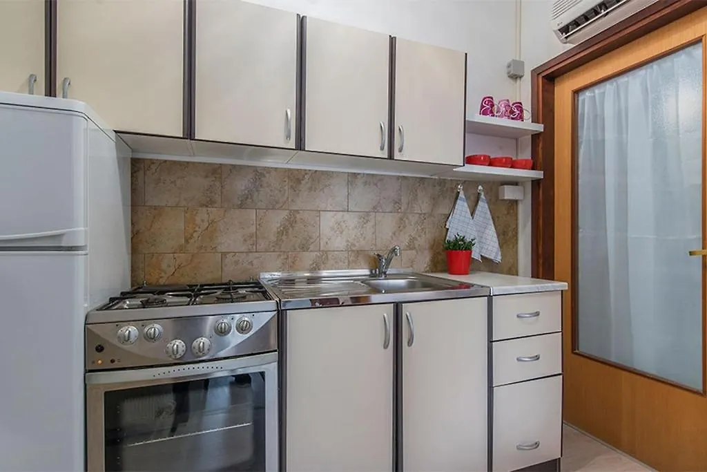 Apartments With A Parking Space Novigrad - 2536