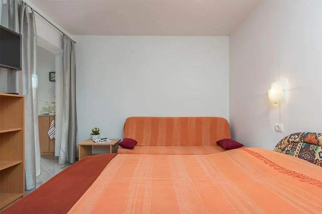 Apartments With A Parking Space Novigrad - 2536  Novigrad (Istria)