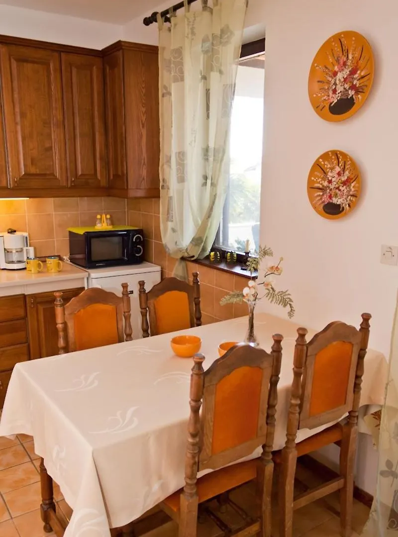 Apartments With A Parking Space Novigrad - 2536