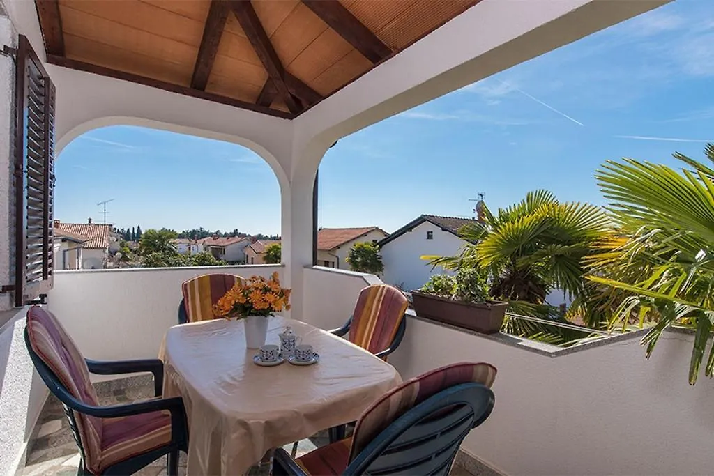 Apartments With A Parking Space Novigrad - 2536